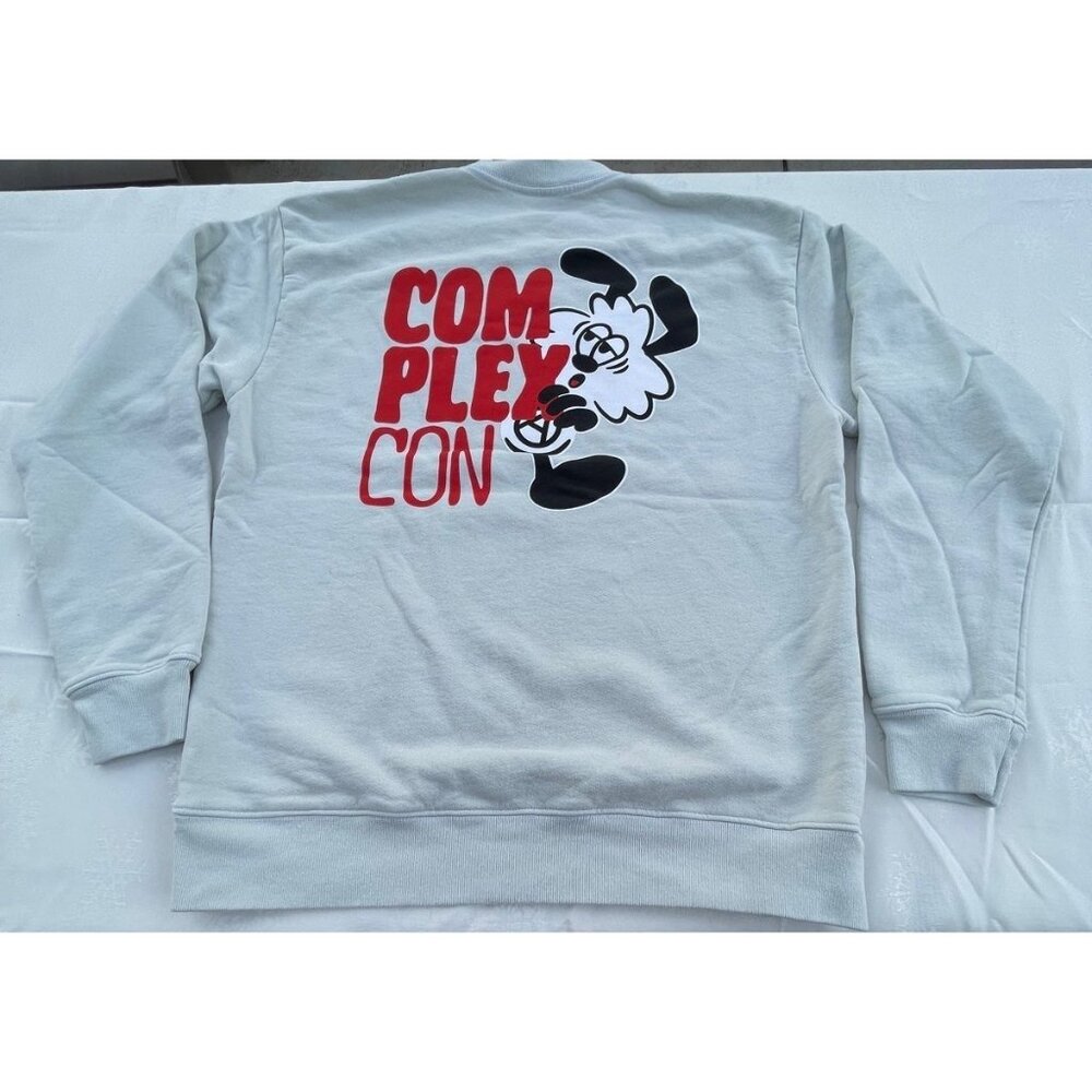 GIRLS DON’T CRY VERDY COMPLEXCON 2022 CREWNECK GREEN SIZE SMALL